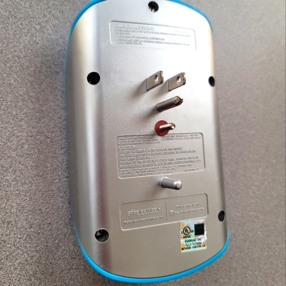 Surge Protector with 4 Rotating Outlets and 2 USB Ports‎ Revolve - Picture 3 of 7